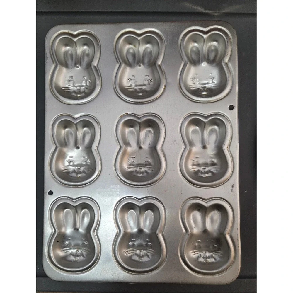Wilton‎ Easter Bunny Heads Shaped Muffin Cookie Brownie Cake Pan 1996 Vintage